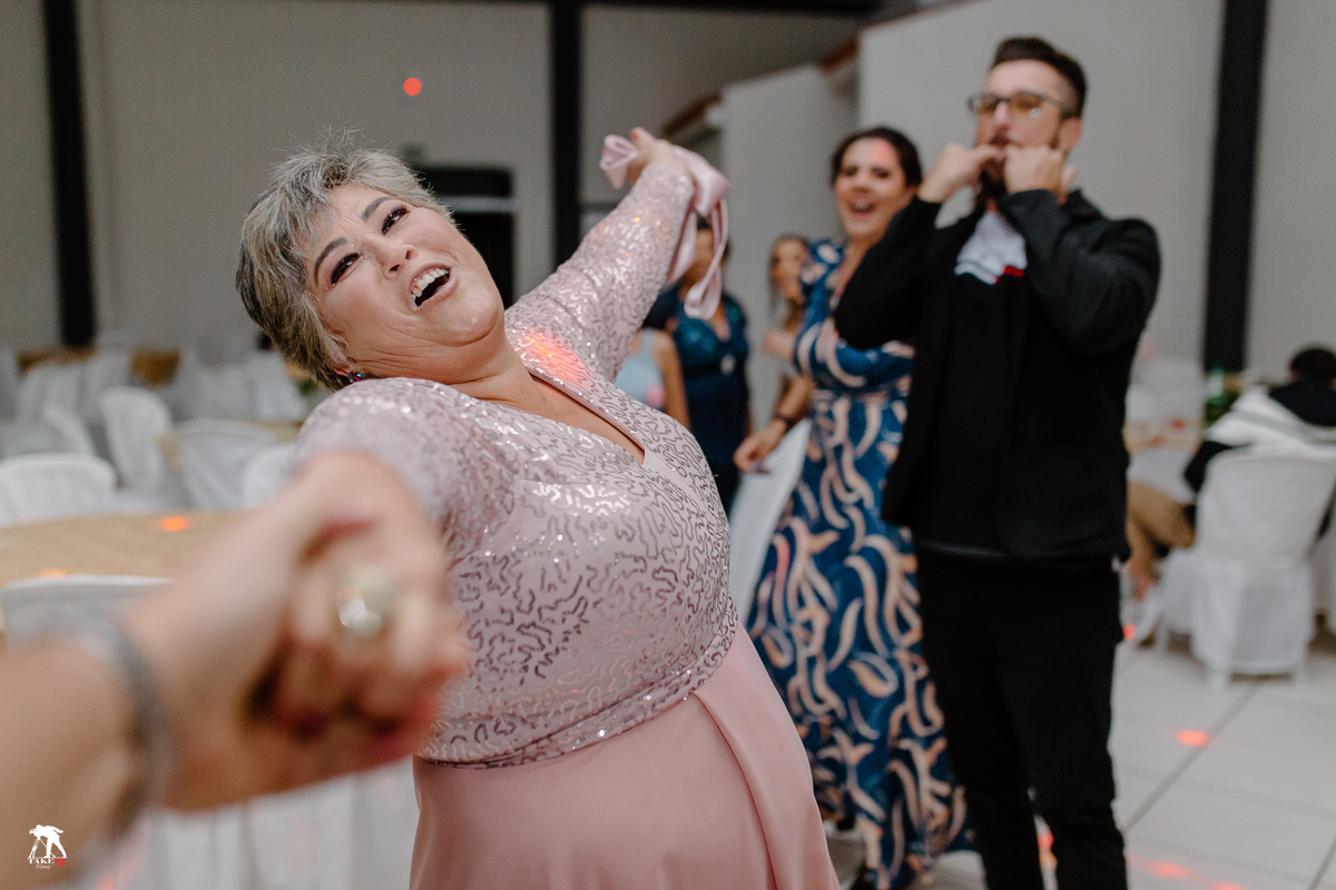 madrinha dançando pra foto 