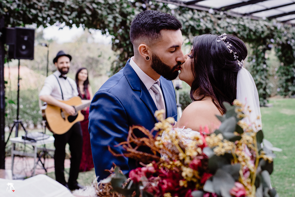 beijo nupcial do casamento 