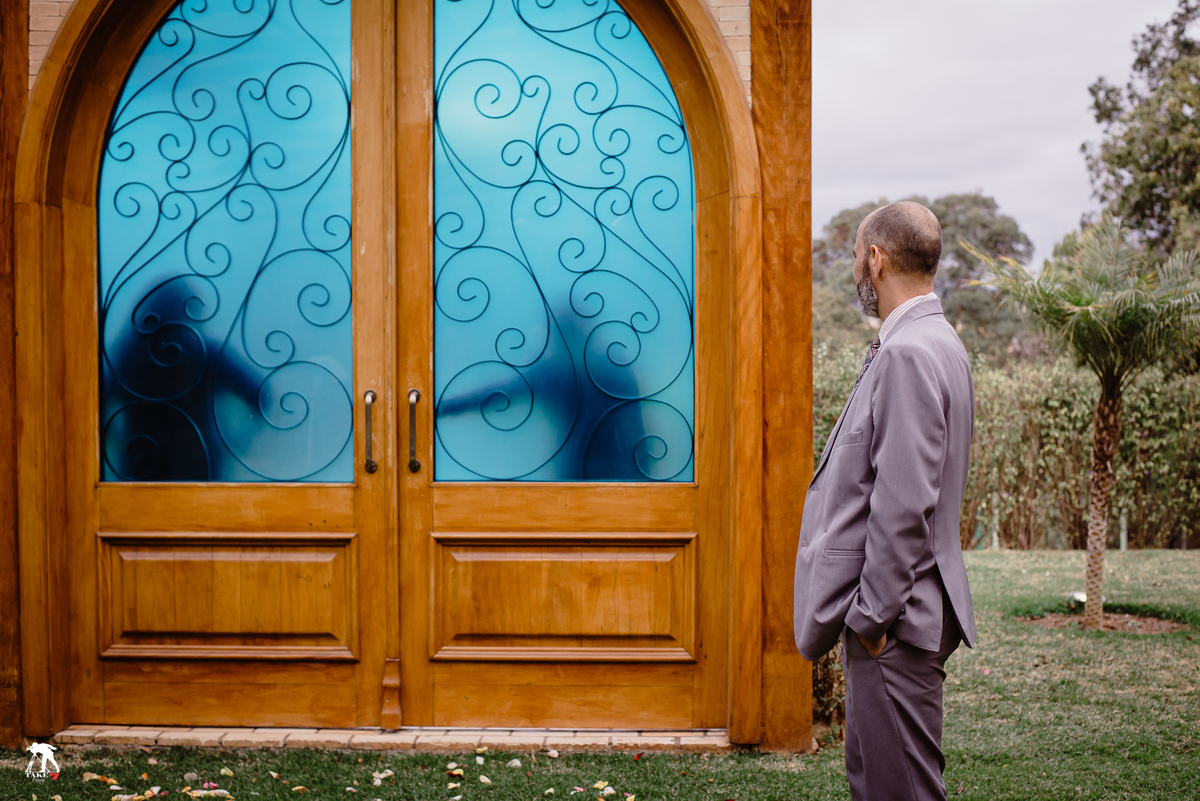 pai da noiva aguardando