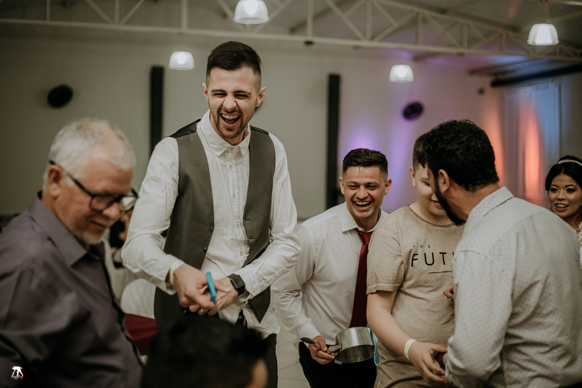 corte da gravata no casamento