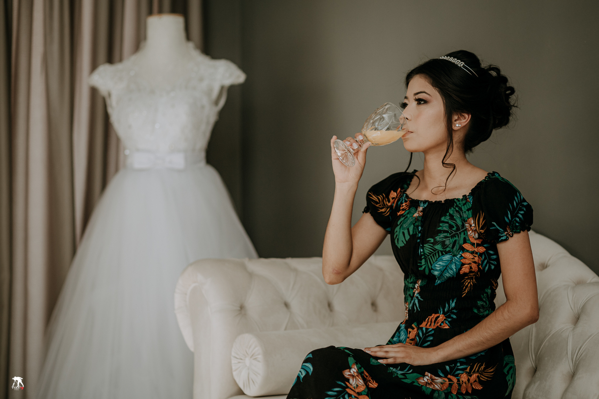 noiva tomando suco