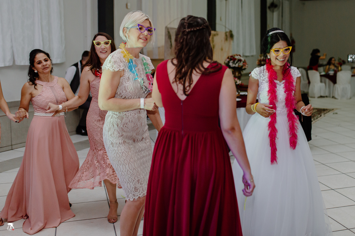 noiva dançando no casamento 