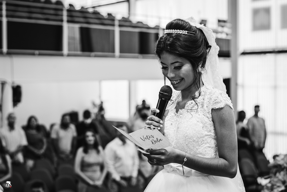 noiva lendo os votos 