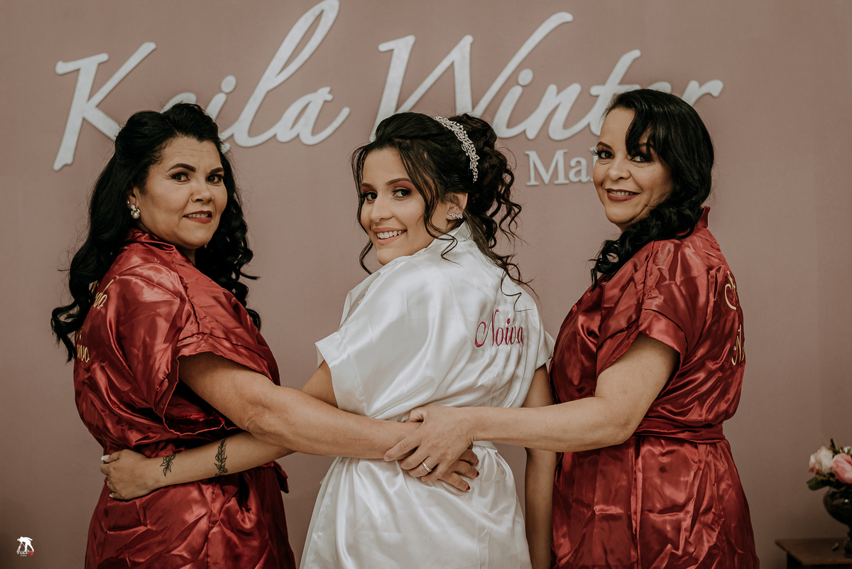 noiva com mãe e sogra