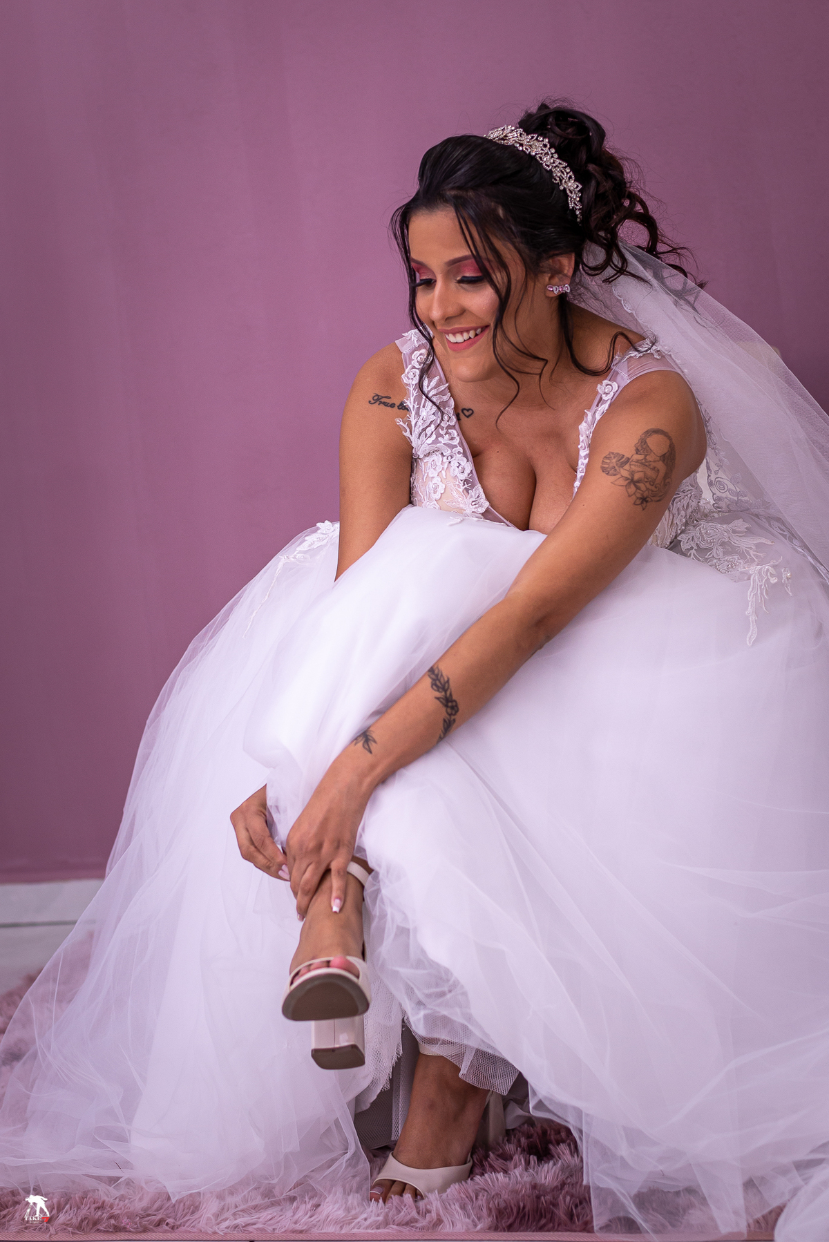 noiva colocando sapato