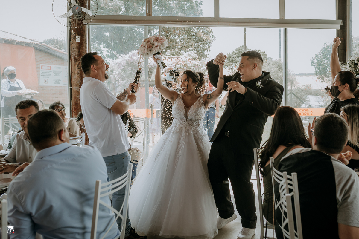 entrada dos noivos na festa 