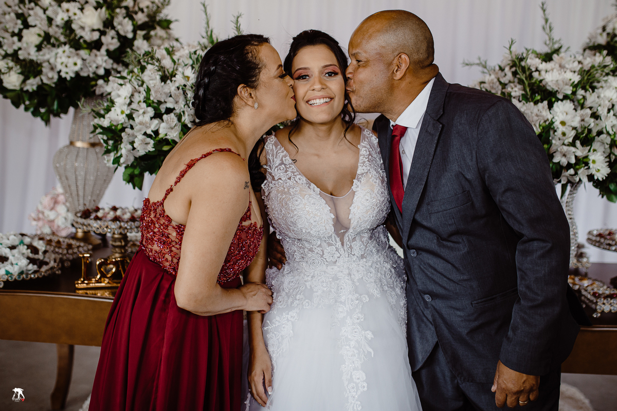 beijo dos pais da noiva 