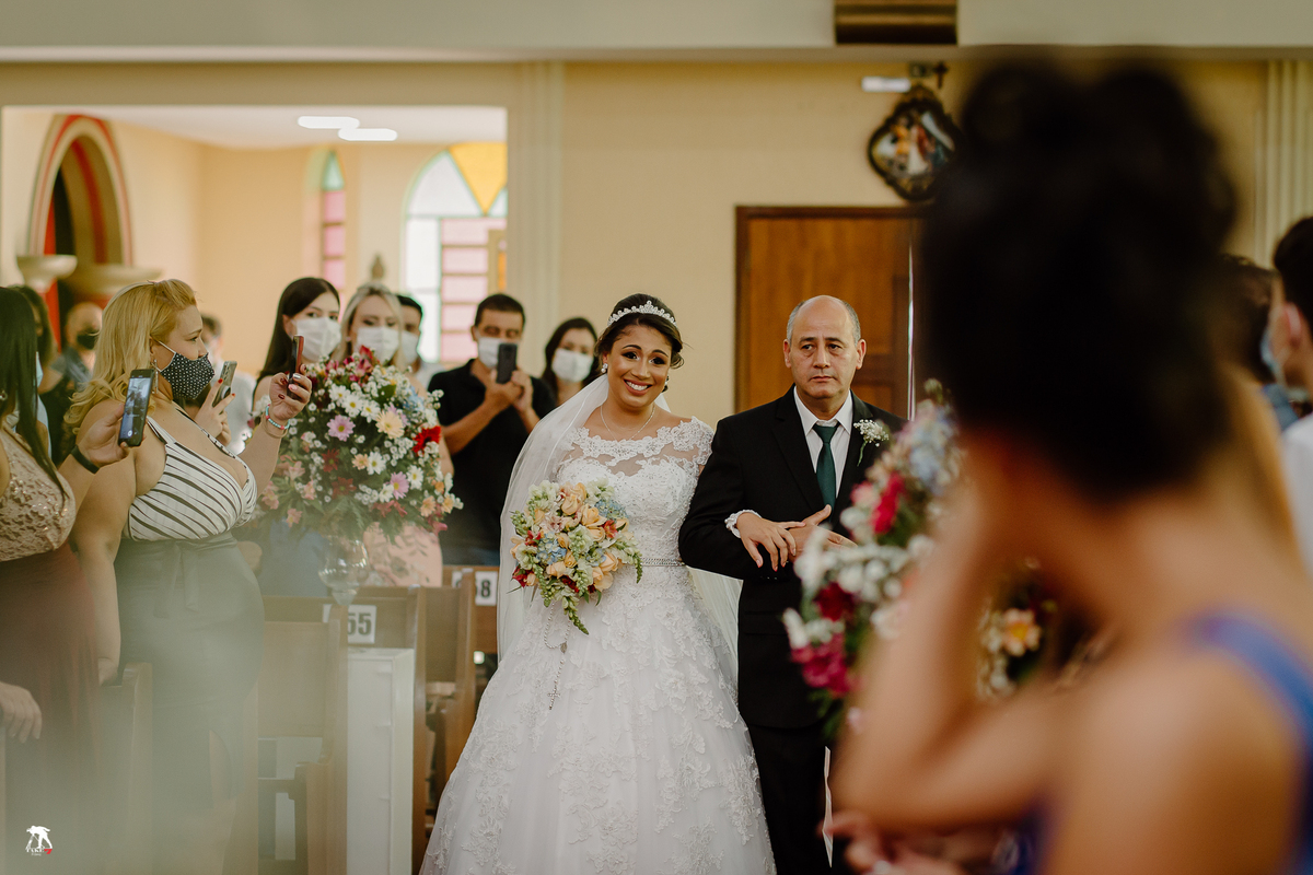 entrada da noiva na cerimônia 