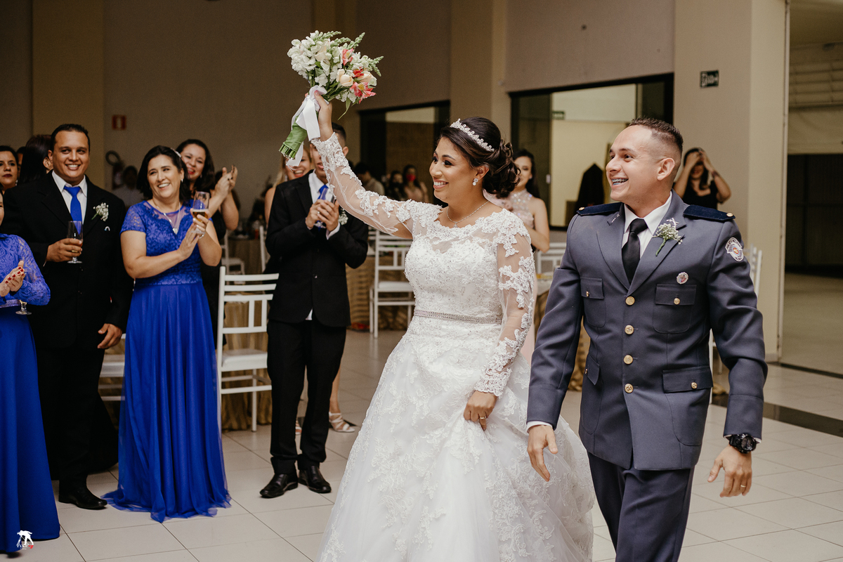 entrada dos noivos na festa 