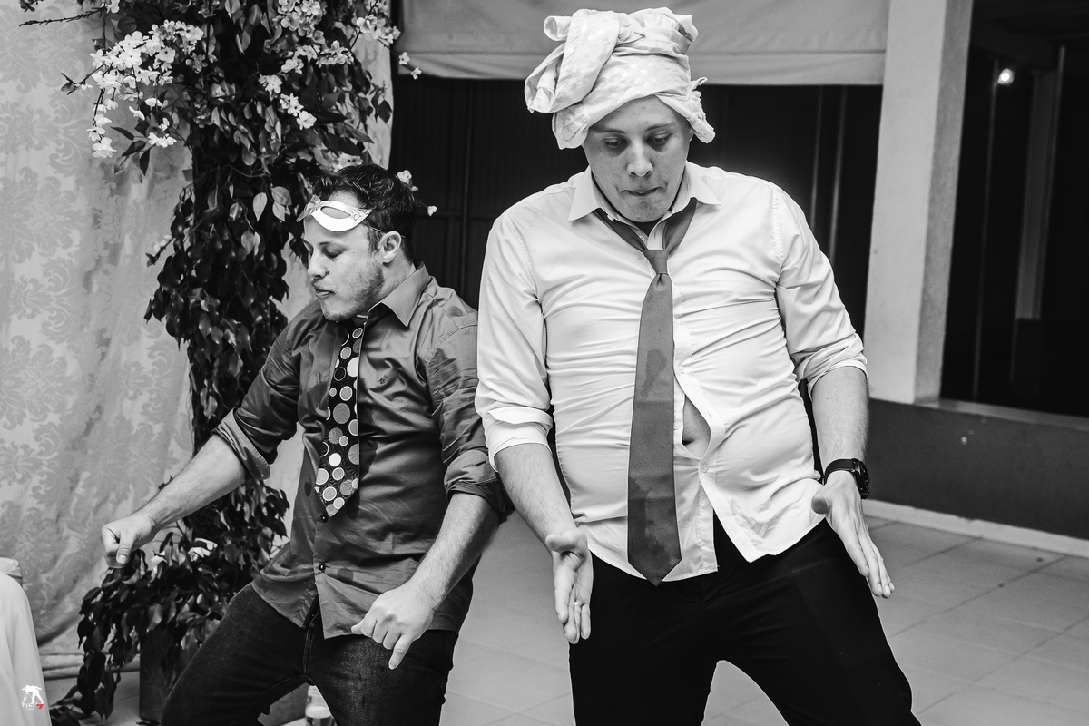 convidados dançando no casamento 