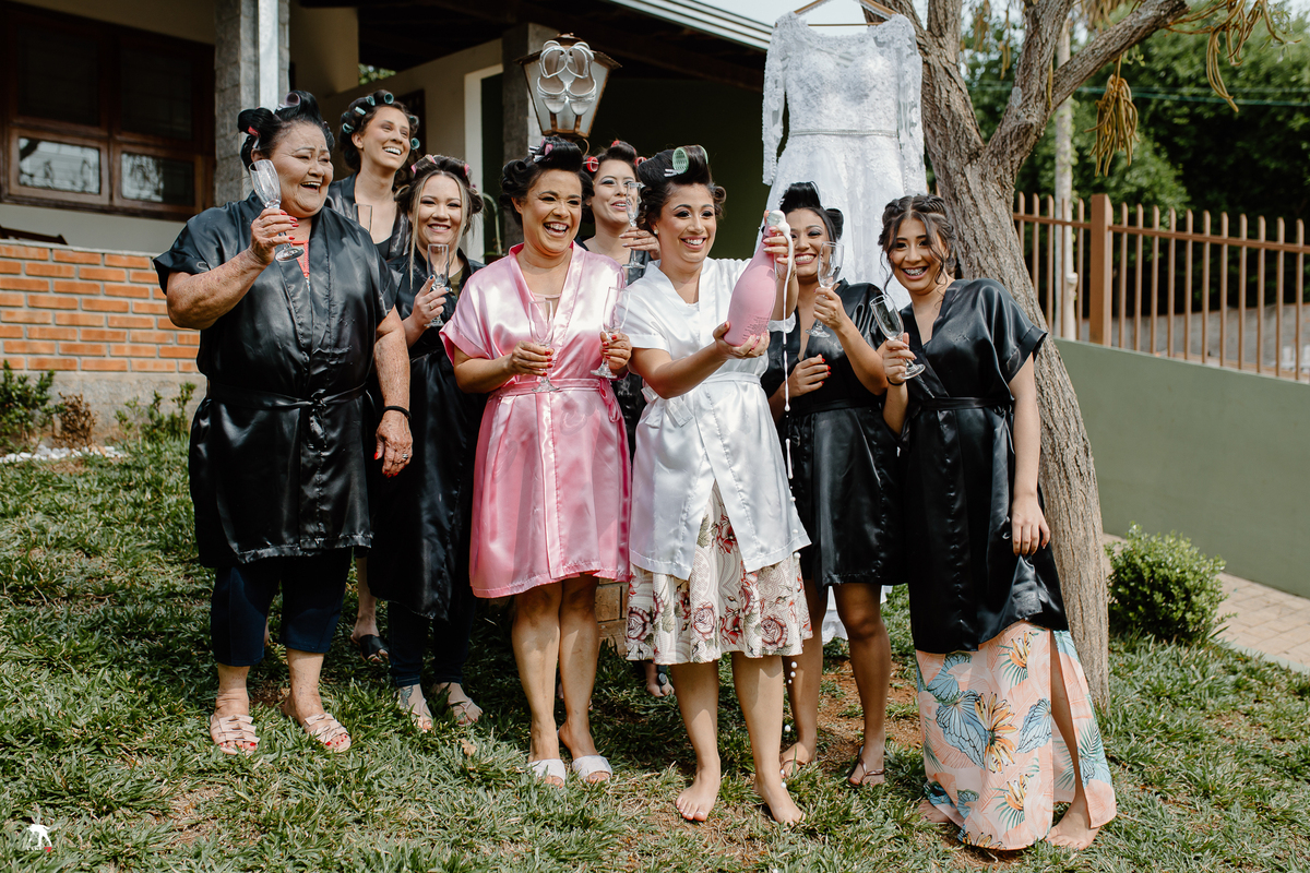 brinde da noiva com madrinhas 