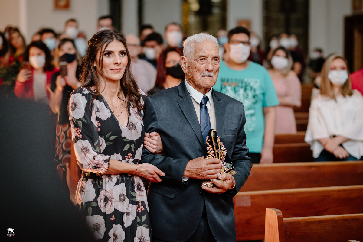 Entrada imagem da santa no casamento