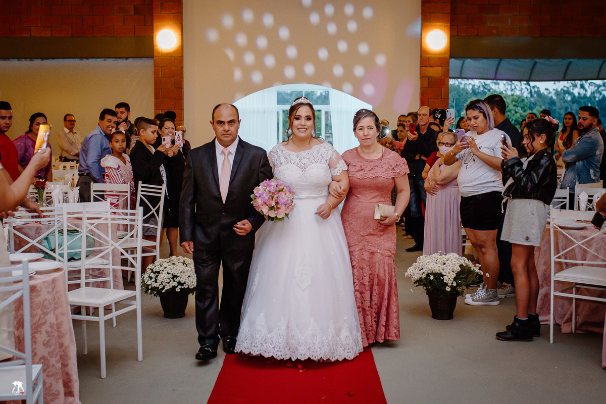 entrada da noiva com os pais