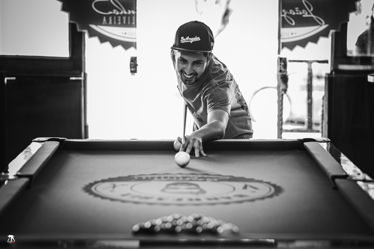 Dia do noivo na mesa de bilhar