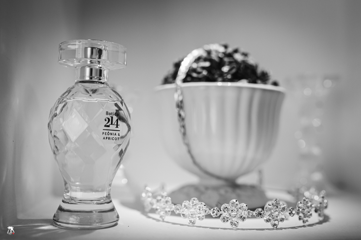 Tiara e perfume da noiva 