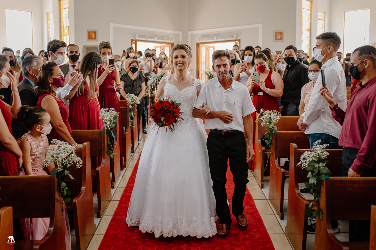 entrada da noiva na cerimônia 