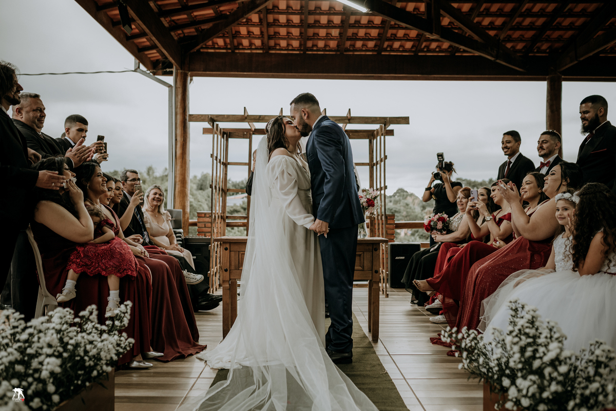 Beijo nupcial no casamento