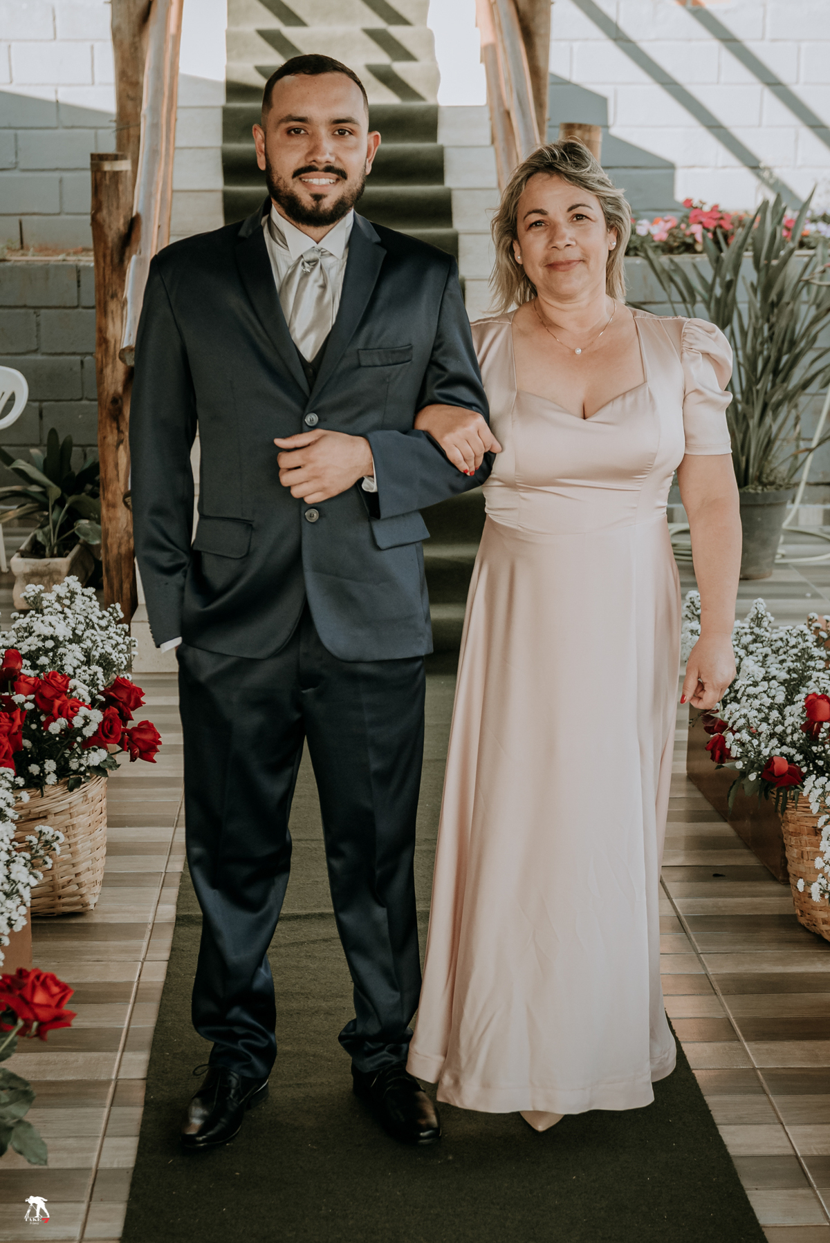 Entrada do noivo com mãe 