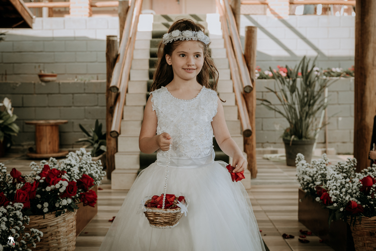 Entrada da florista no casamento