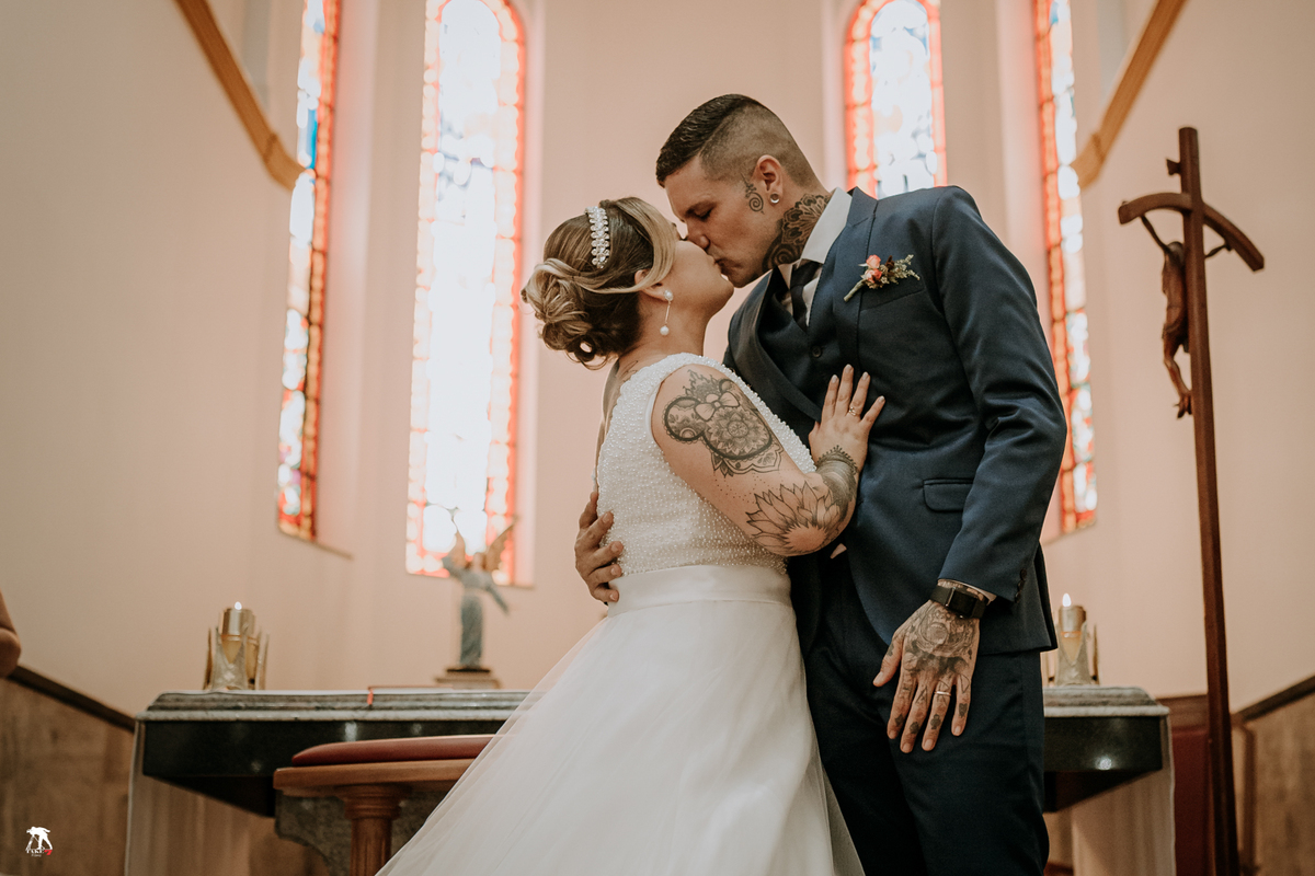 beijo nupcial no casamento 