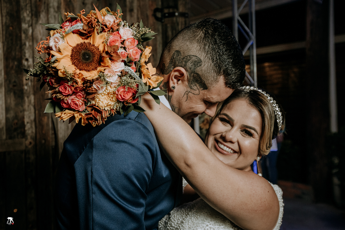 olhar de noiva com buque 