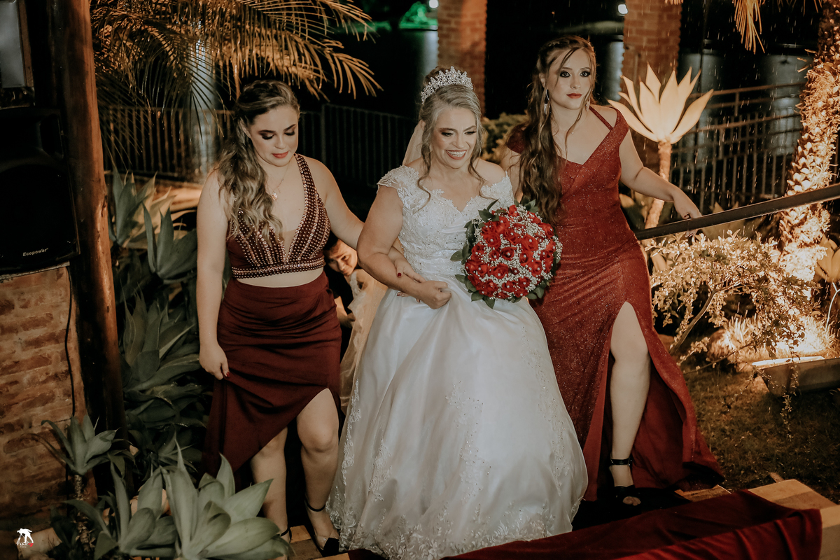 entrada noiva com filhas