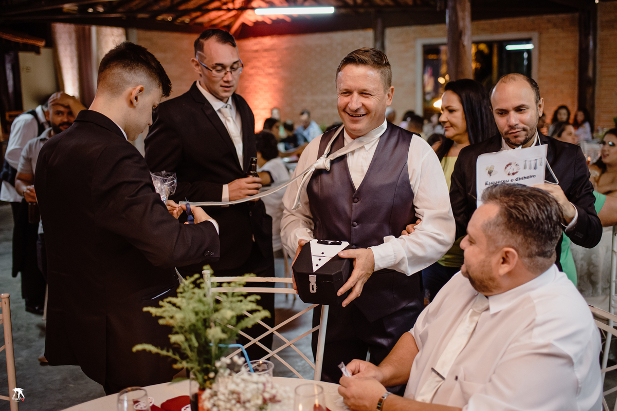 corte da gravata no casamento 