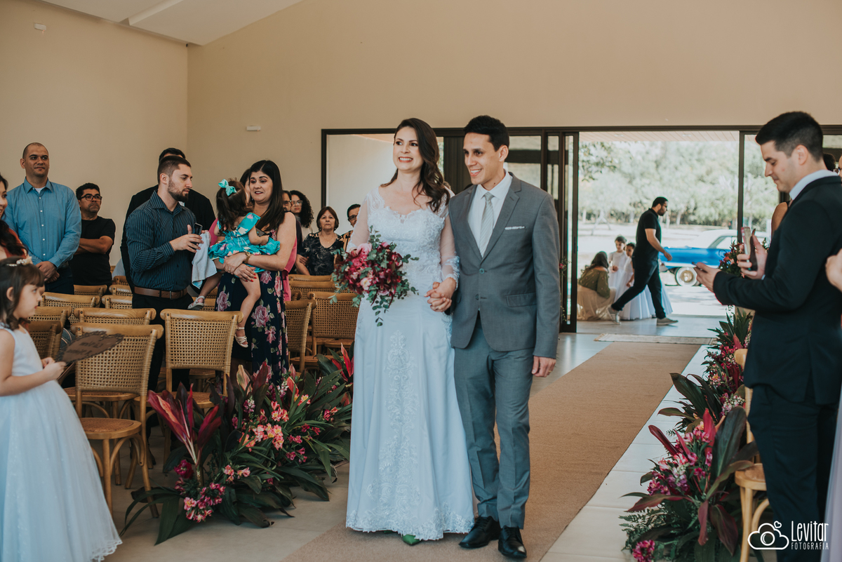 entrada da noiva e seu pai Casamento Recanto do Bosque Guaratinguetá SP