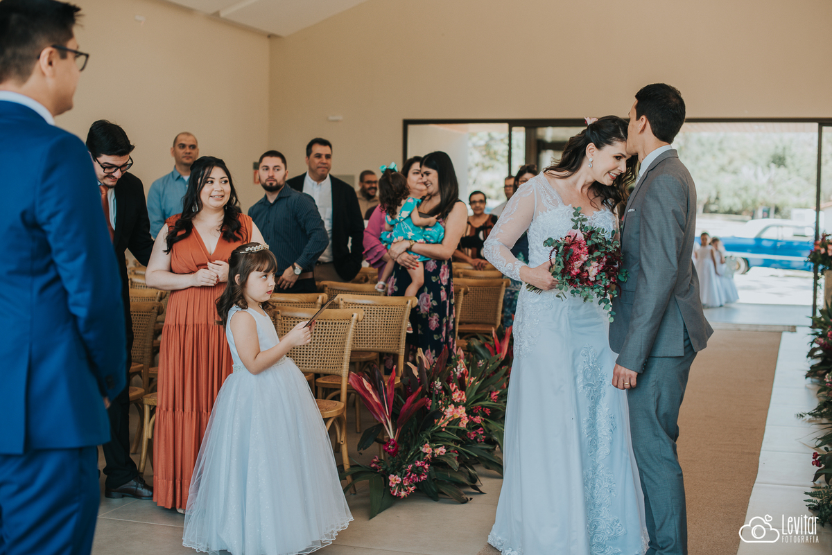 beijo na testa pai e filha Casamento Recanto do Bosque Guaratinguetá SP