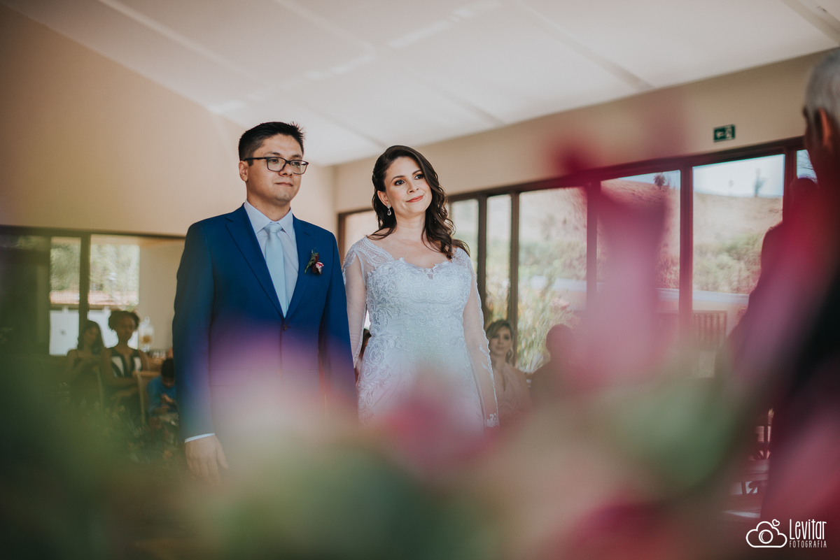 noivos lado a lado Casamento Recanto do Bosque Guaratinguetá SP