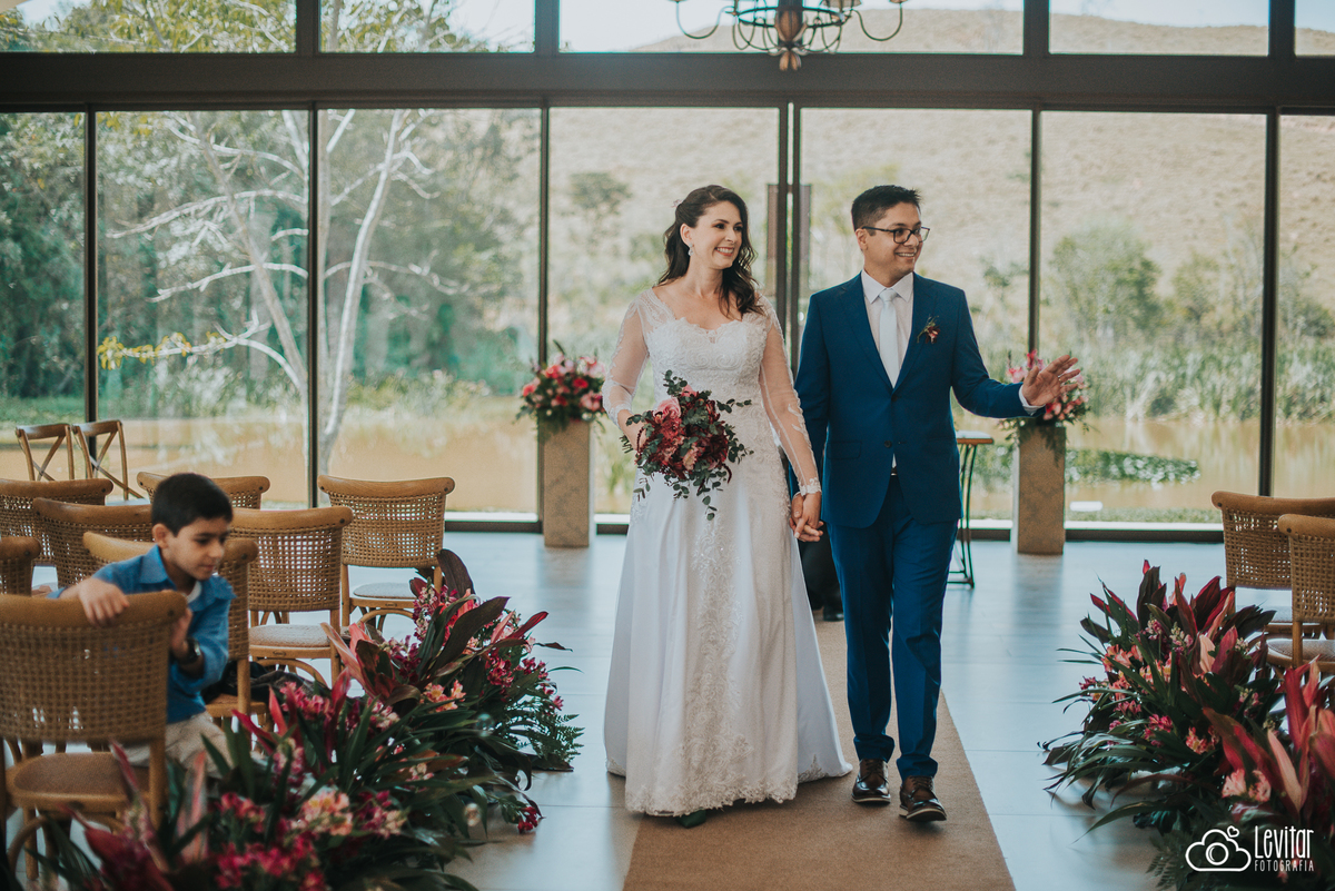 saida dos noivos Casamento Recanto do Bosque Guaratinguetá SP