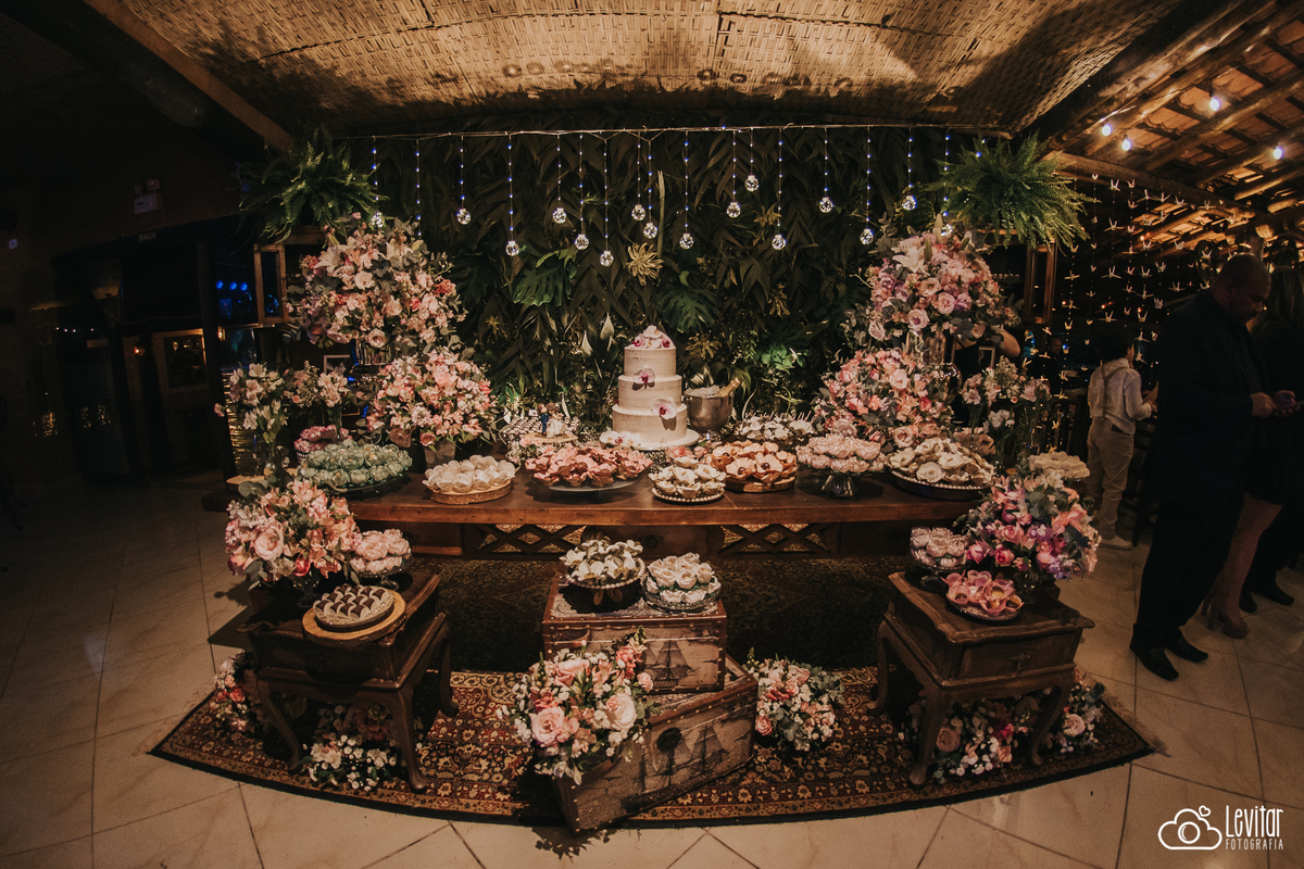 mesa do bolo Casamento no Recanto Vip