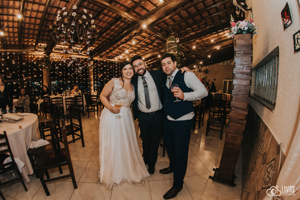 cerimonialista e os noivos Casamento no Recanto Vip