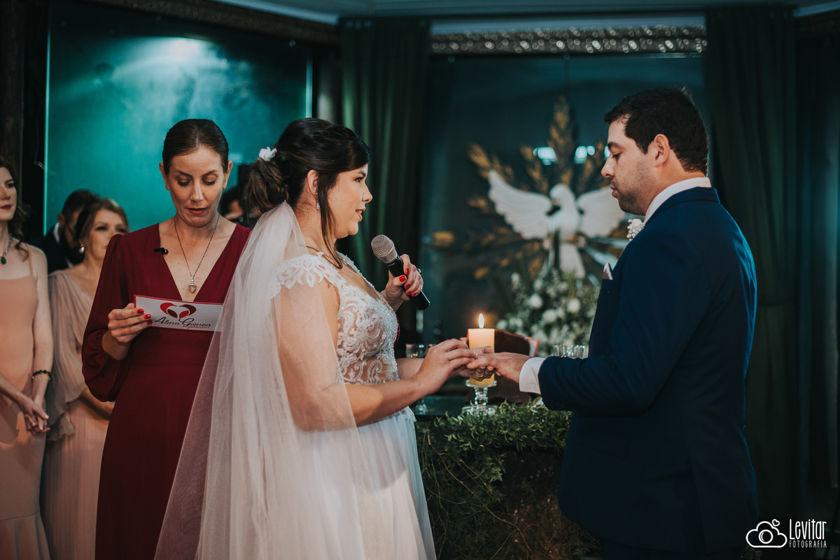 noiva faz os votos Casamento no Recanto Vip