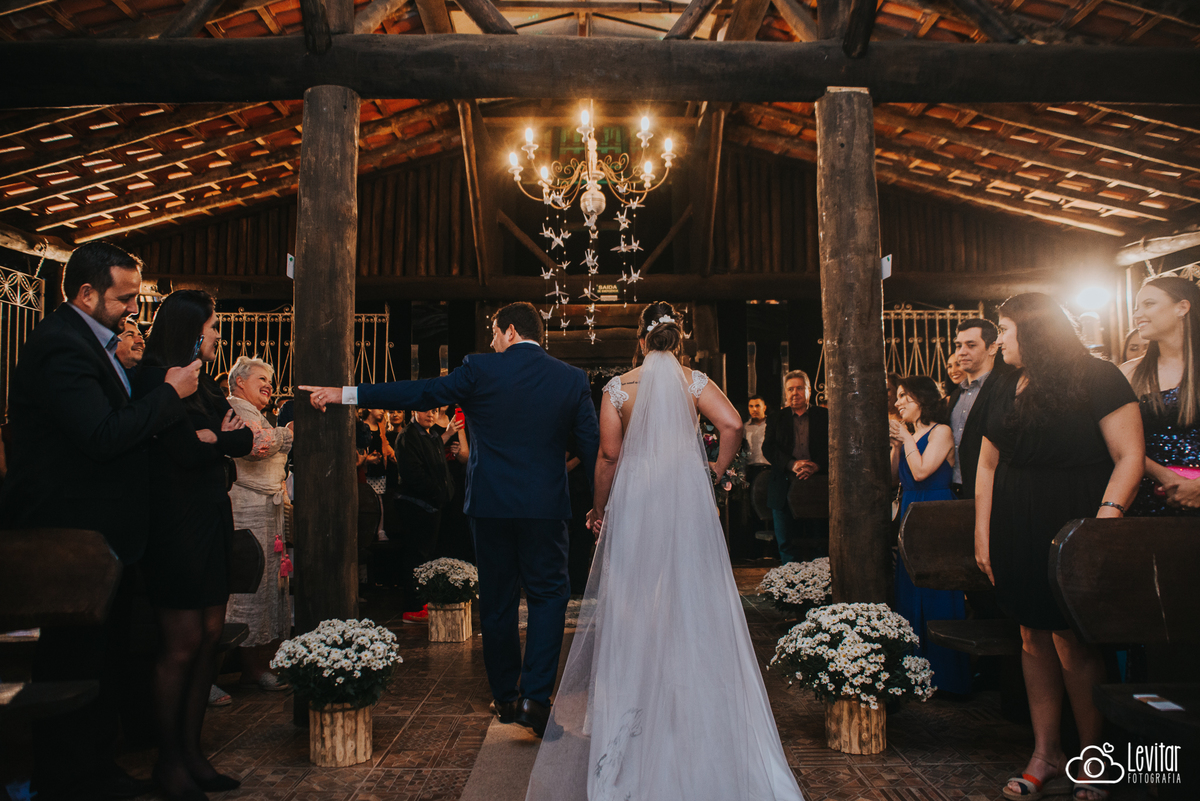 saida dos noivos da capela do Casamento no Recanto Vip