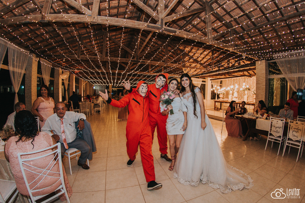 amiga da noiva que pegou buquê