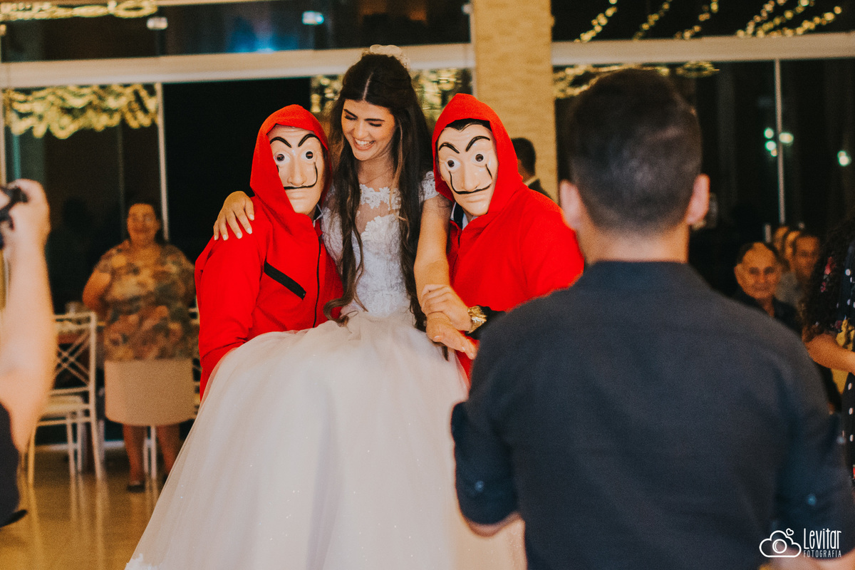 personagens de la casa de papel e a noiva 