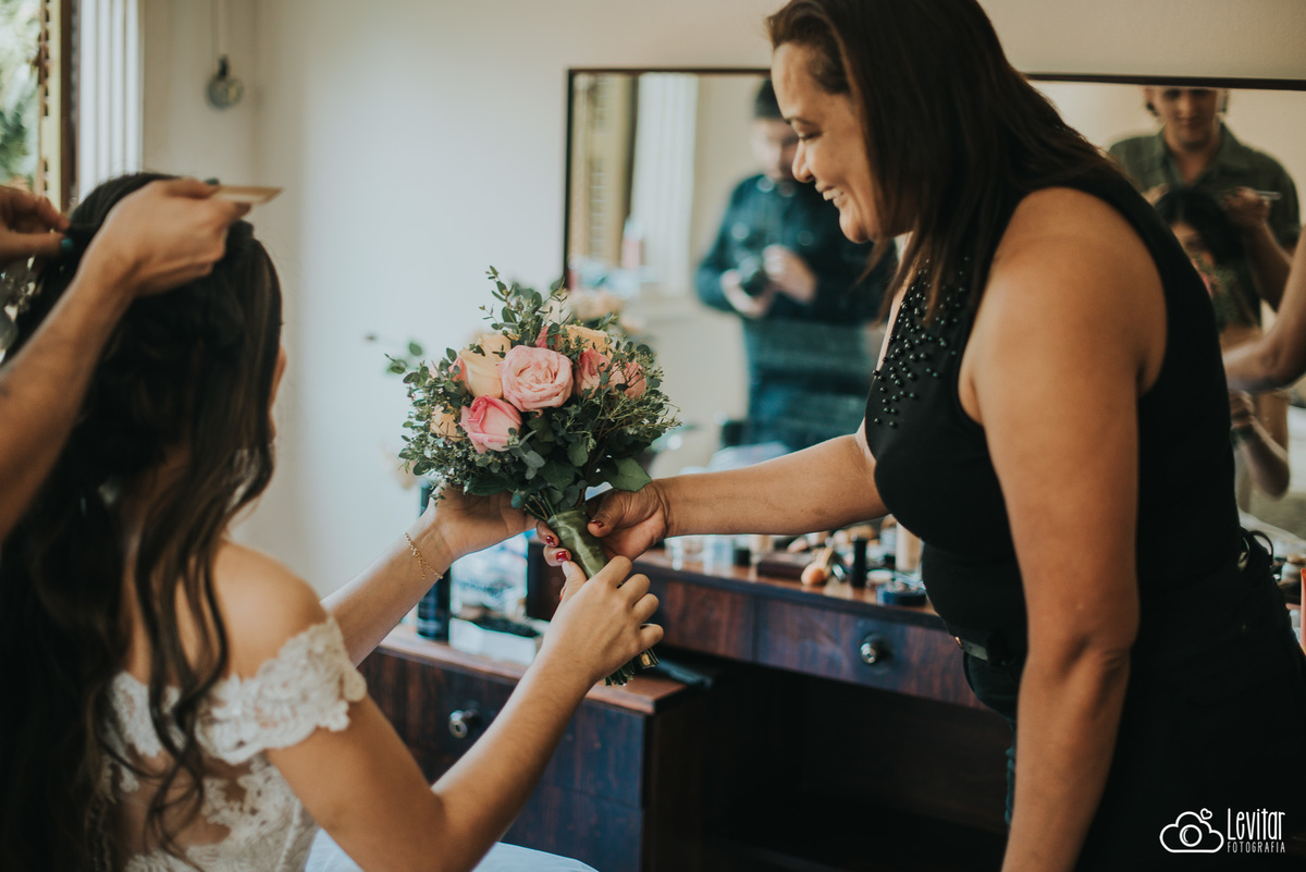 entrega do buquê para Noiva