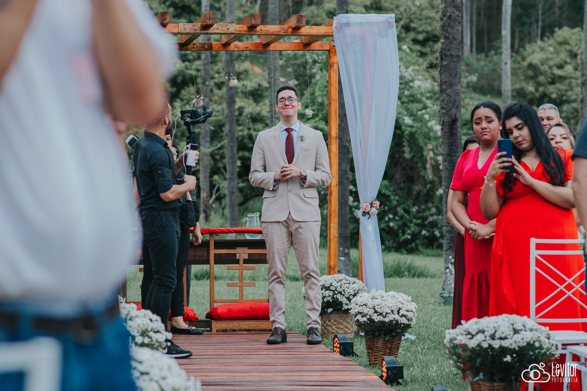 Noivo aguardando sua noiva