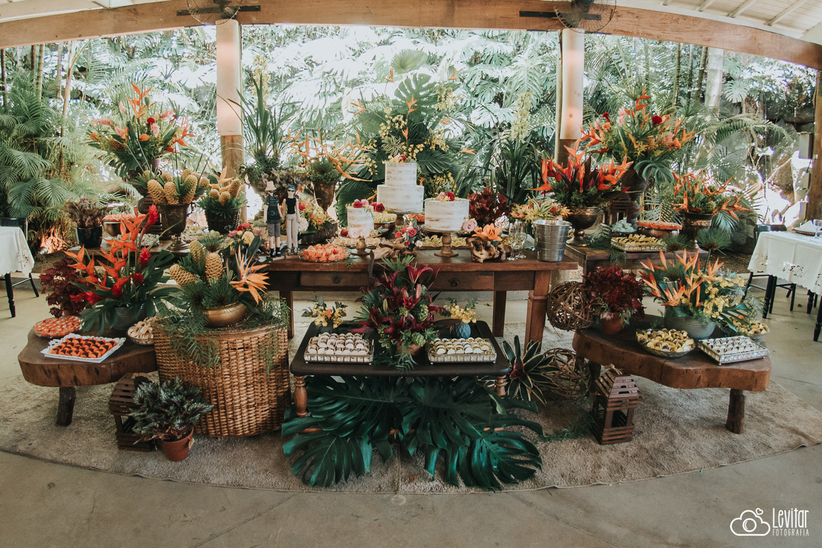 decoração tropical de casamento