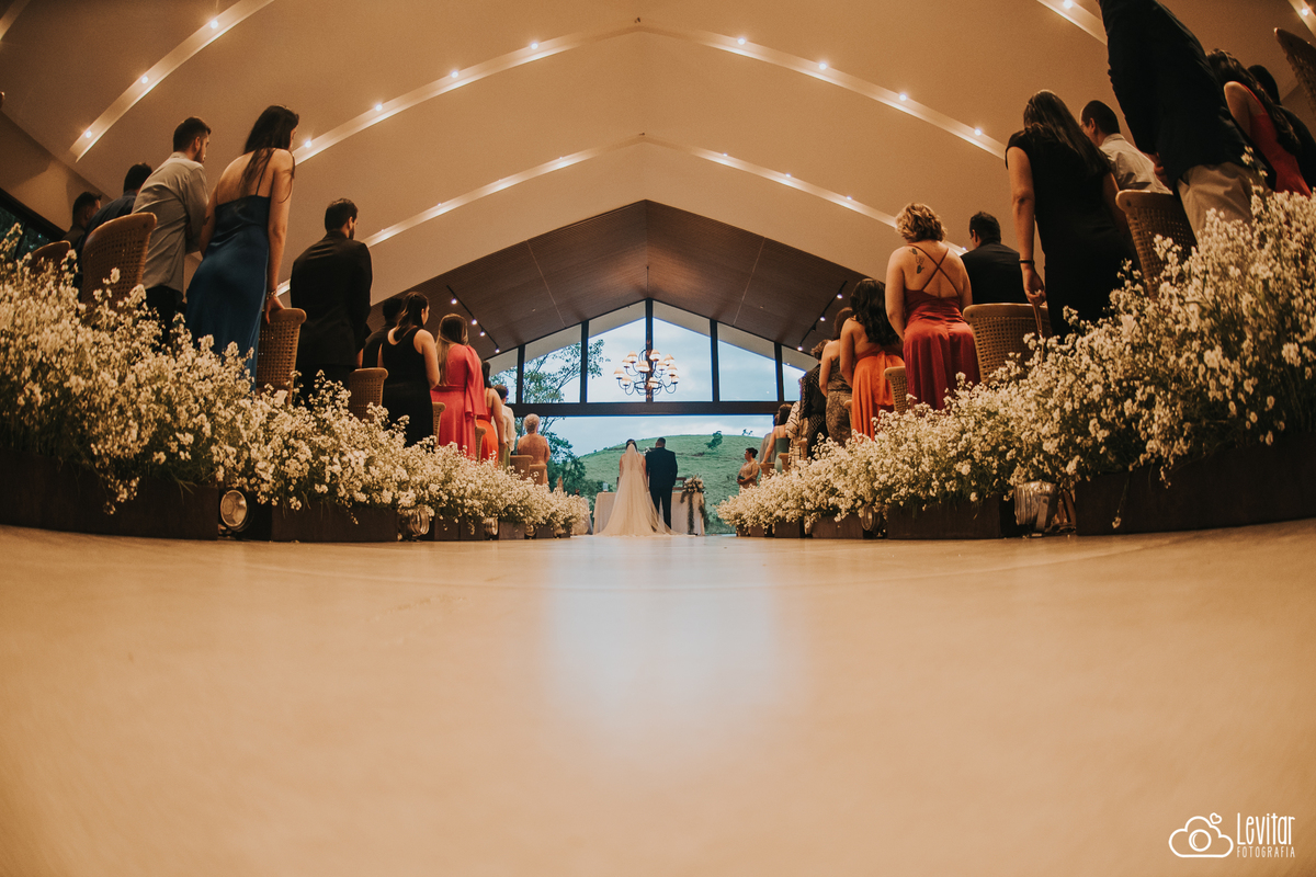 capela em casamento no recanto do bosque decoração flores