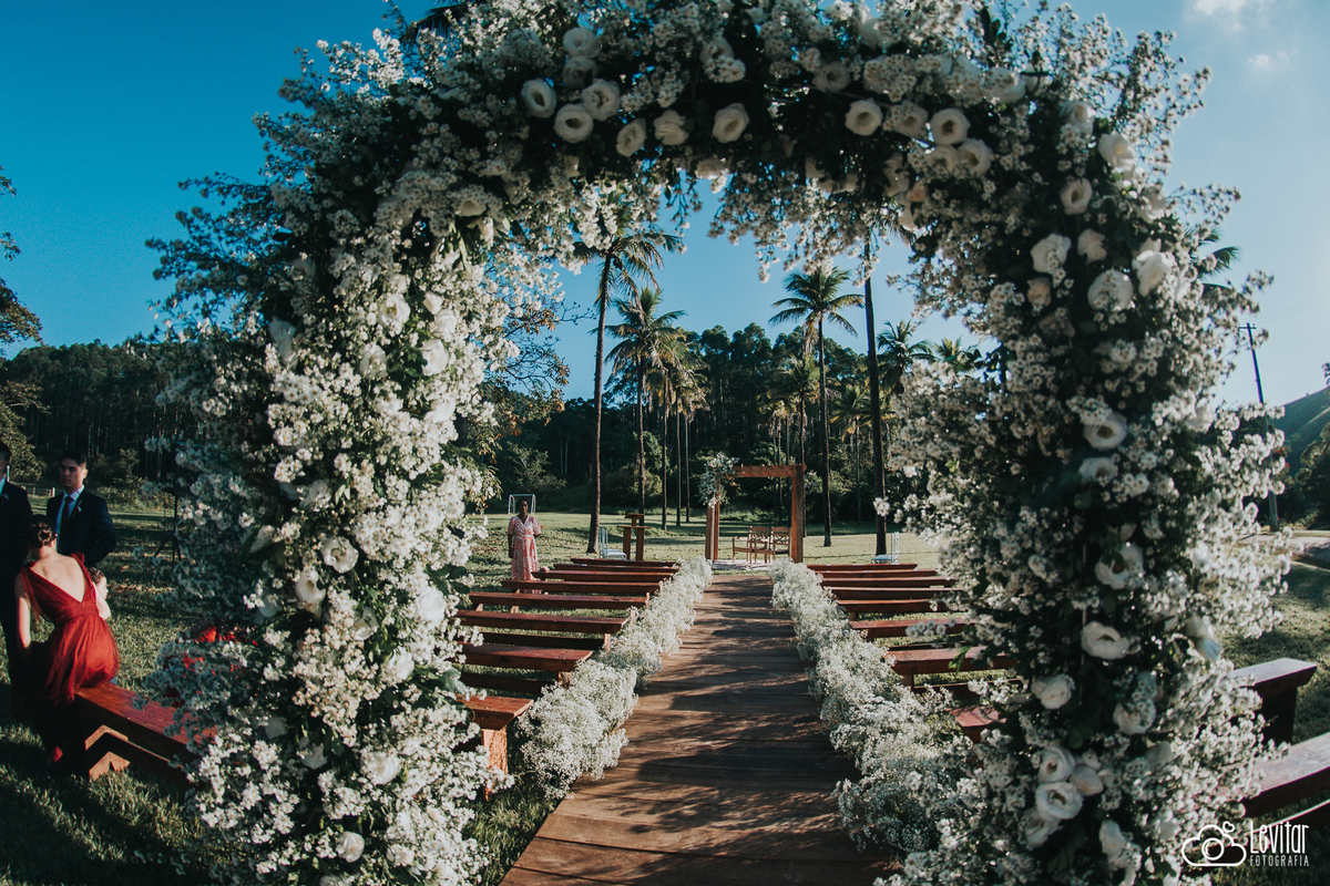 arco de flores decoração casamento  Fazenda Marambaia