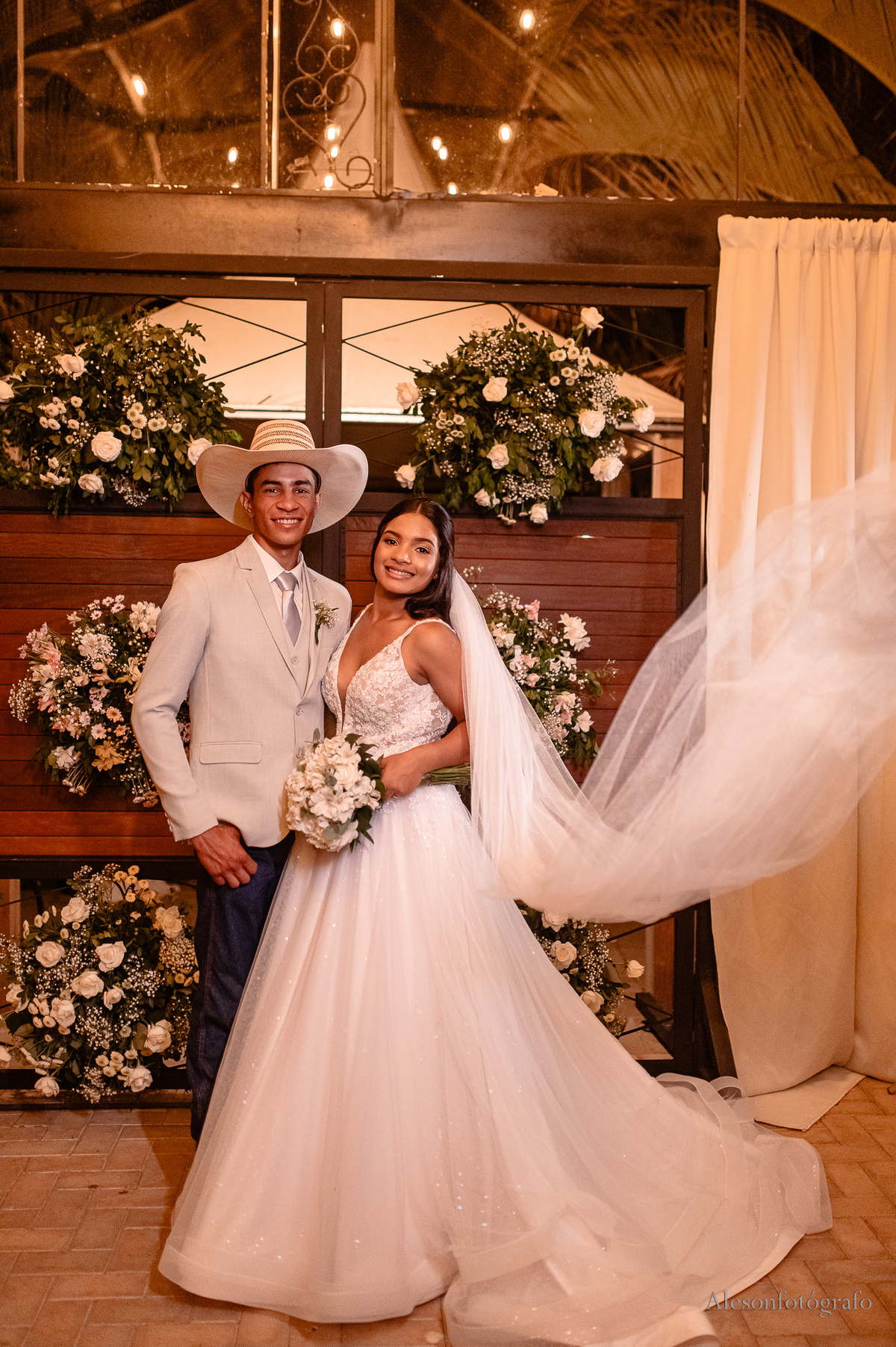 Casamento-na-Chácara-Cerradu's- Sinop-MT-aleson-fotografo-fotografo-em-sinop-casamentos-fotografiade-casal-noivas-vestidos-de-noivas-