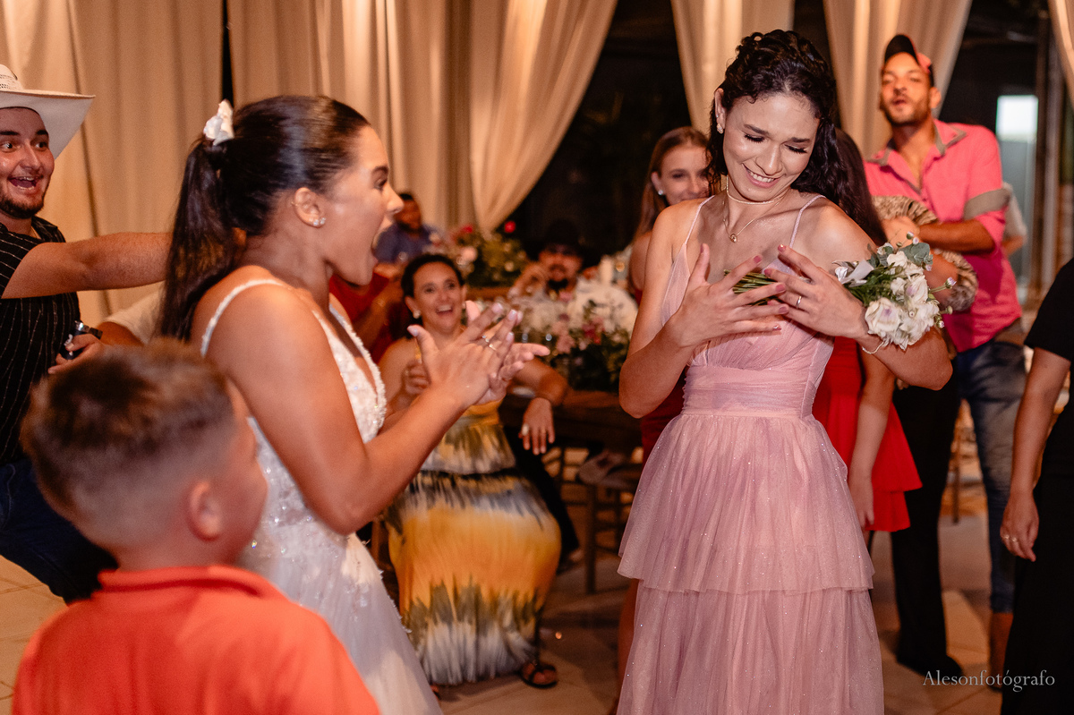 Casamento-na-Chácara-Cerradu's- Sinop-MT-aleson-fotografo-fotografo-em-sinop-casamentos-fotografiade-casal-noivas-vestidos-de-noivas-