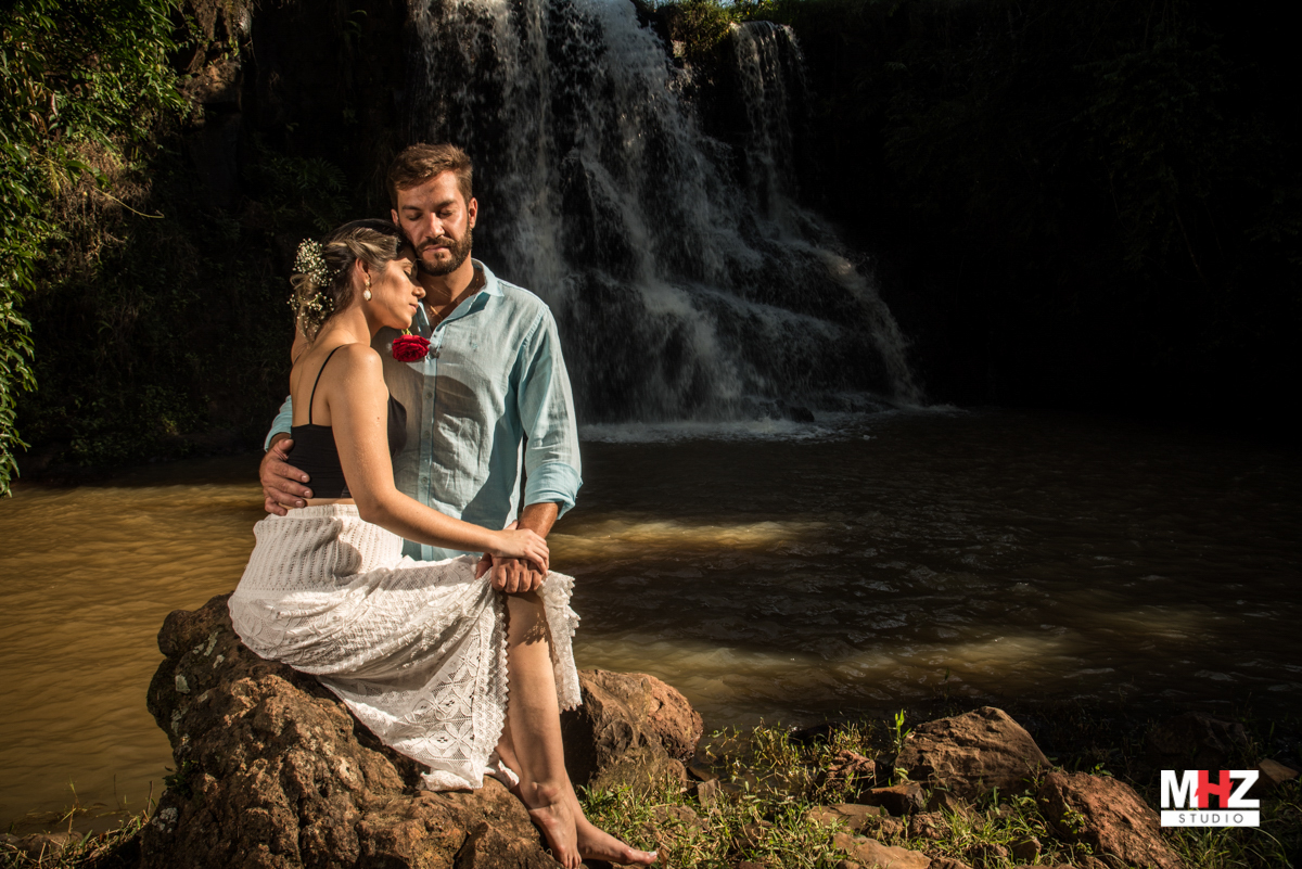 pre wedding na cachoeira do saltão e morro do fogão