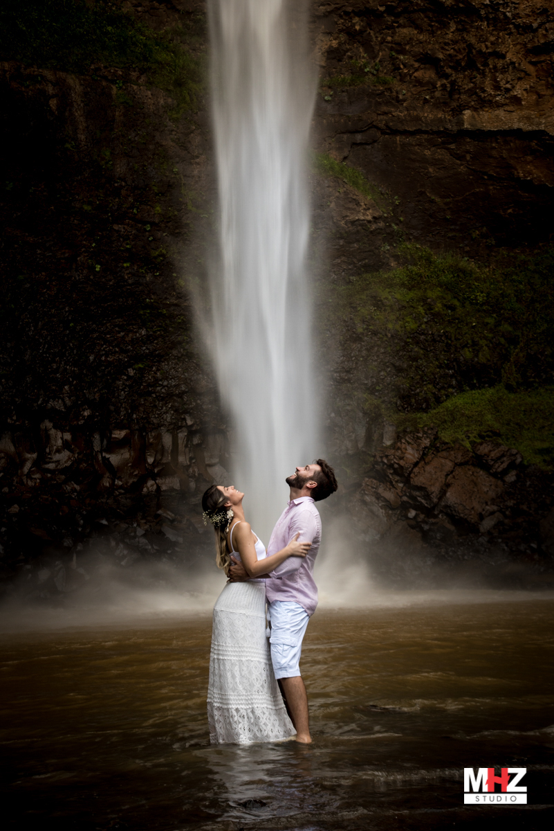 pre wedding na cachoeira do saltão e morro do fogão