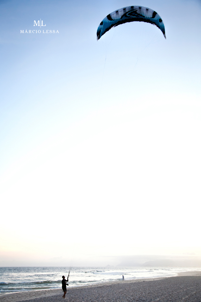 Pre-Wedding na Praia da Barra da Tijuca, Rio de Janeiro, RJ, por Márcio Lessa | Fotografia