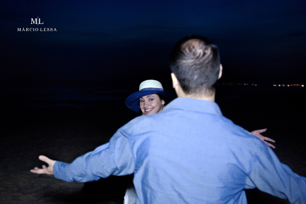 Pre-Wedding na Praia da Barra da Tijuca, Rio de Janeiro, RJ, por Márcio Lessa | Fotografia