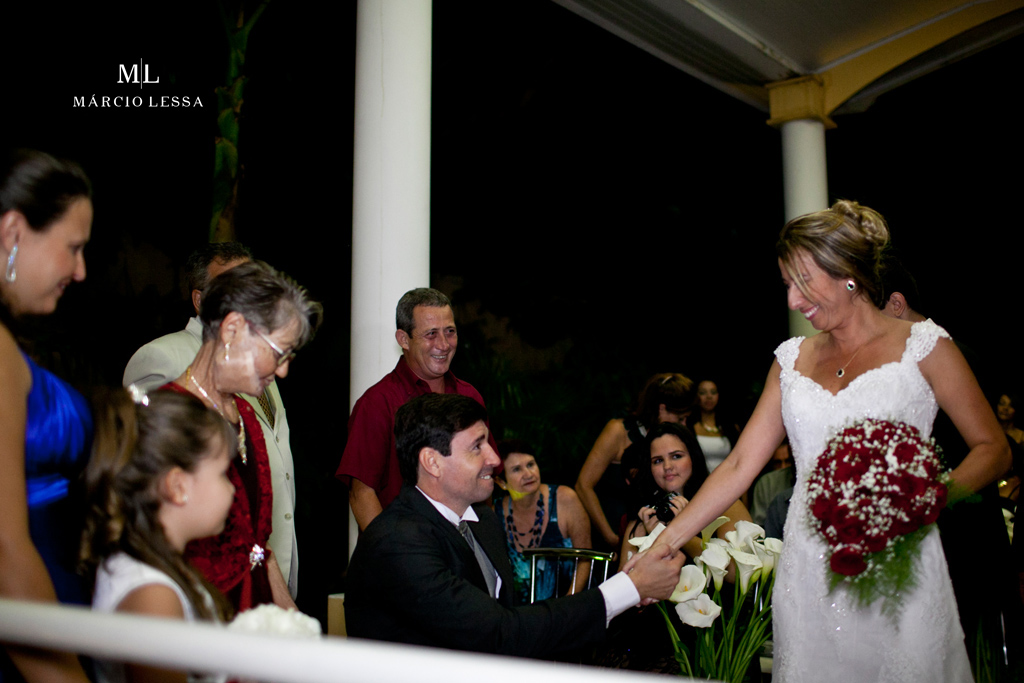 Muita emoção do noivo recebendo a noiva no altar | Casamento na Lofty Kingdom Eventos, Rio de Janeiro, RJ, por Márcio Lessa | Fotografia
