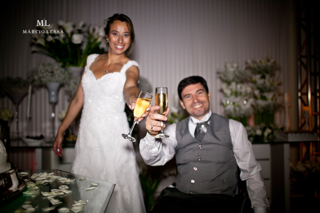 Um brinde ao amor! Casamento na Lofty Kingdom Eventos, Rio de Janeiro, RJ, por Márcio Lessa | Fotografia